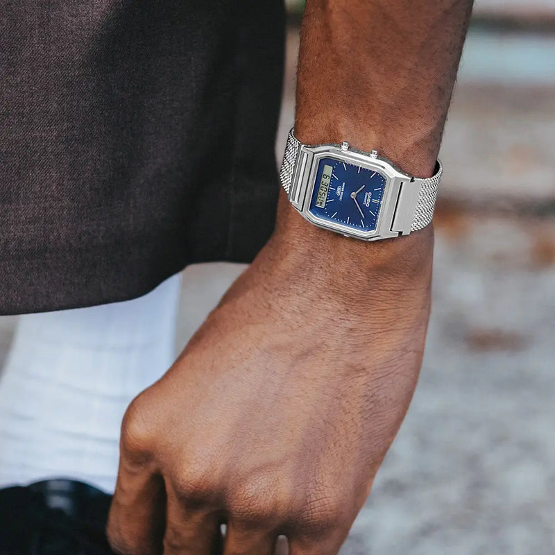 Casio Vintage "Mesh Dual Time" AQ-230EM-2ADF Navy Blue Dial 29.8mm Stainless Steel Men's Watch detail view